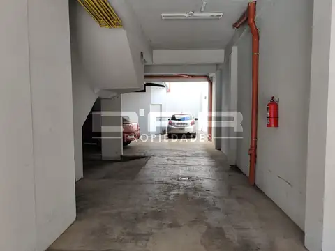 Alquiler cochera fija cubierta - portón automático