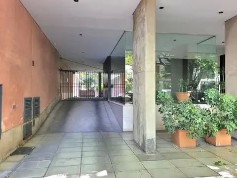 Venta cochera fija y baulera - belgrano c - cuba 2345 - seguridad 24h