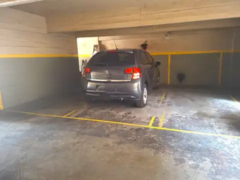 Venta cochera fija en pb en villa crespo centro