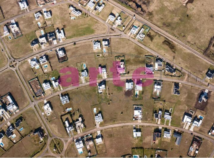 Terreno · 1050m²