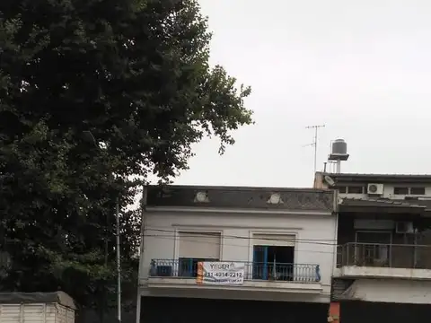 Edificio de vivienda mas local comercial