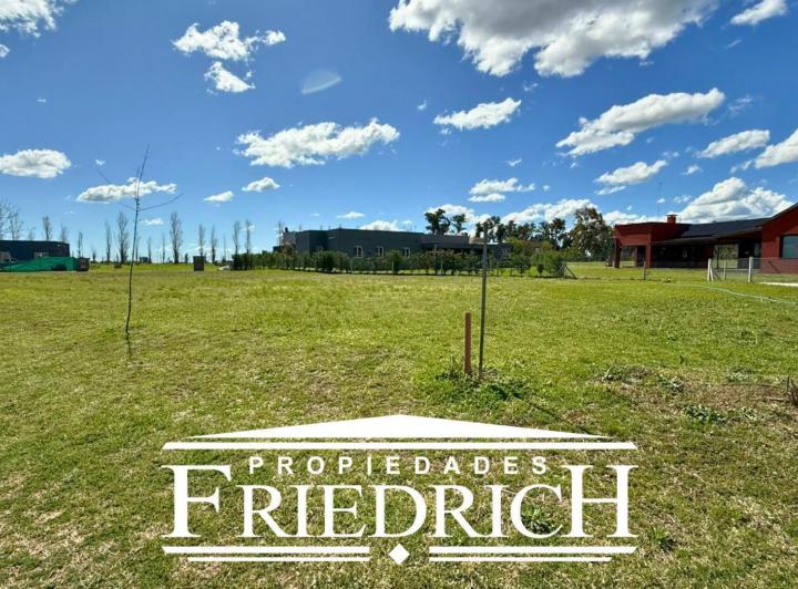 Terreno · 925m²