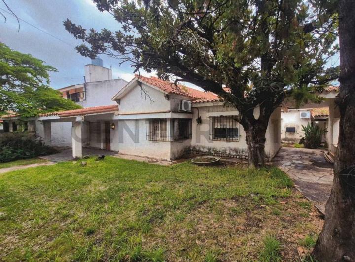 Casa · 420m² · 8 Ambientes · 2 Cocheras