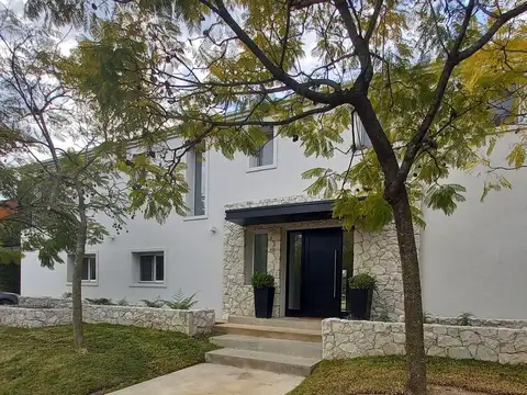 Casa en  alquiler temporario, 6 ambientes, laguna del sol, tigre, gba norte, con pileta