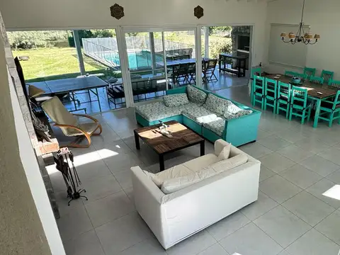 Casa en barrio costa esmeralda de 5 dormit con pileta