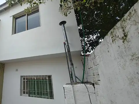 Casa tipo triplex en alquiler en ituzaingo norte