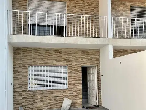 Excelente duplex de 3 amb - cochera - patio