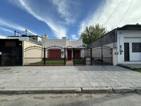 Casa 3 amb. con parque + galpón 120 m²