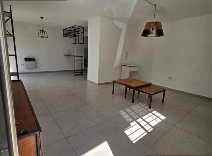 Casa · 90m² · 3 Ambientes · 2 Cocheras