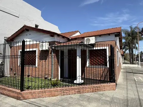 Impecable chalet c/patio y cochera