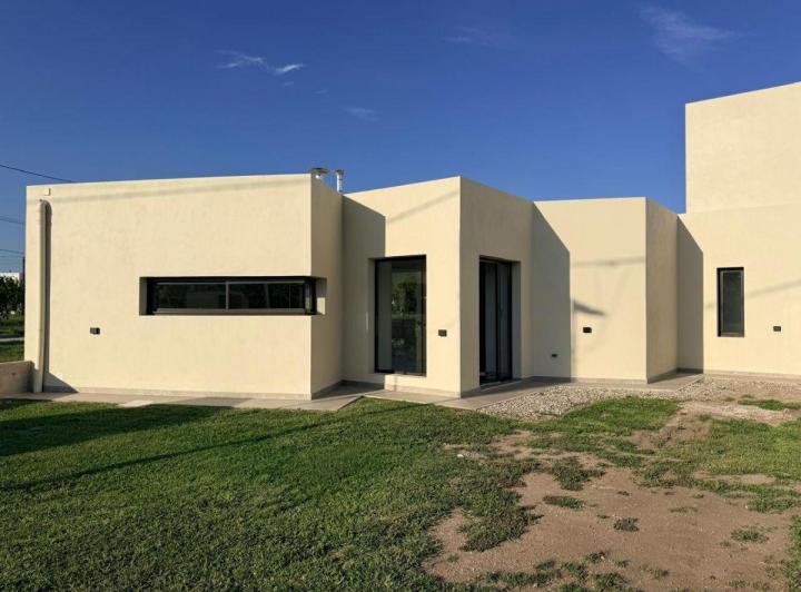 Casa · 206m² · 5 Ambientes · 2 Cocheras