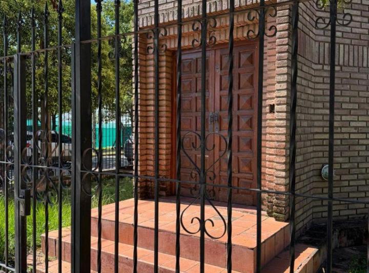 Casa · 386m² · 7 Ambientes · 3 Cocheras
