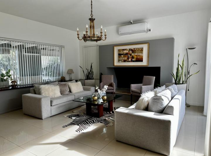 Casa · 389m² · 4 Ambientes · 2 Cocheras