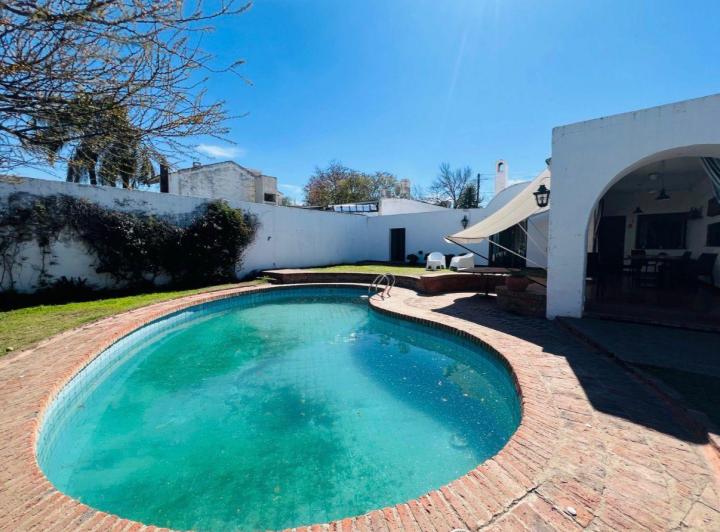 Casa · 276m² · 4 Cocheras