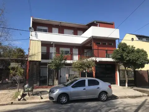 Departamento 2 amb. en primer piso