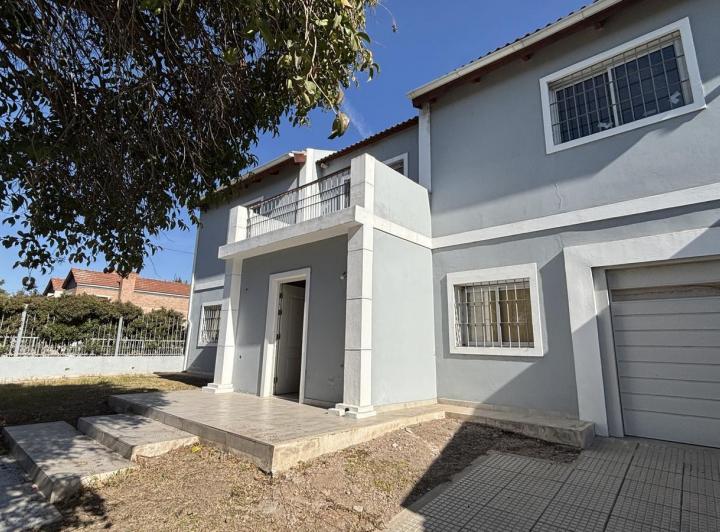 Casa · 344m² · 11 Ambientes · 3 Cocheras
