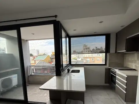 Impecable 2 amb, c/ amplio balcón