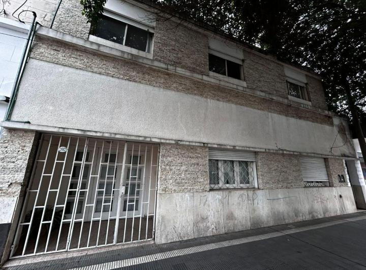 Casa · 188m² · 10 Ambientes · 1 Cochera
