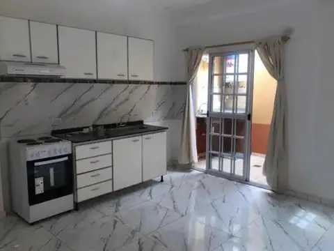 Alquiler - departamento 3 ambientes con patio lomas del mirador
