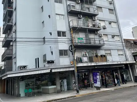 Departamento 2 ambientes. orientacion a calle san lorenzo. a 3 cuadras plaza.