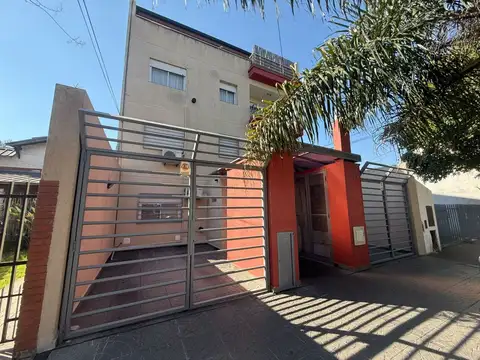3 ambientes con balcón y patio