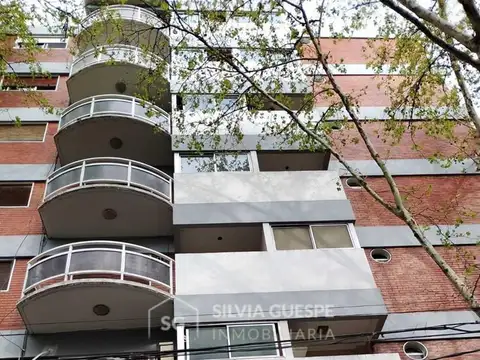 Excelente departamento de dos ambientes al frente en zona privilegiada del centro de san martin. zona norte , pcia de buenos aires