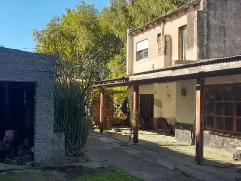 Casa 2 dormitorio en venta en  berisso a reciclar