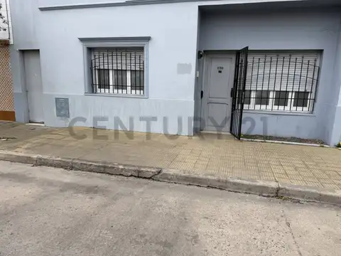 10 e/ 159 y 160. casa en venta 2 dormitorios, berisso. (apto banco)