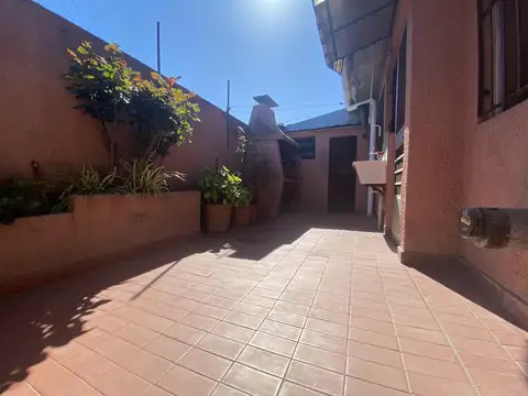 Casa tipo ph 3 ambientes patio y parrilla – barrio parque amoedo