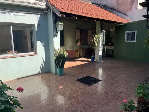 Casa 4 ambientes venta lanús oeste patio terraza