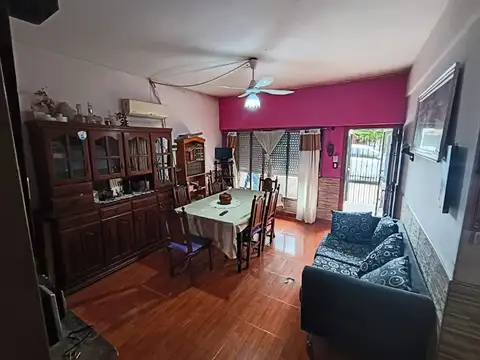 Venta casa 4 ambientes con cochera temperley