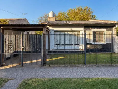 Casa venta glew 3 ambientes sobre lote de 300 m2