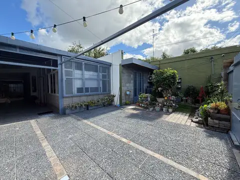 Venta casa hurlingham c/cochera acepta permuta