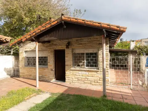 Venta lote + casa a refacc + cochera doble v.tesei