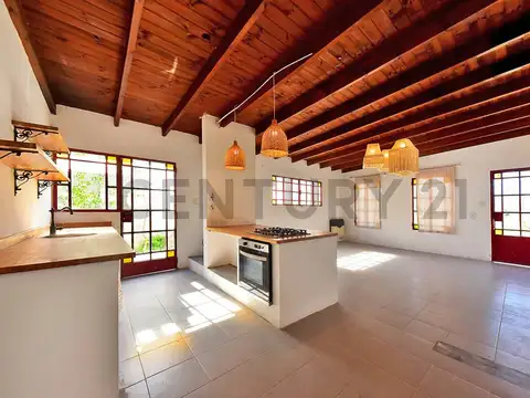 Venta casa 3 ambientes jardín y local en areco