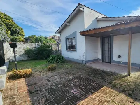Casa 4 amb venta en burzaco c/cochera y gran lote