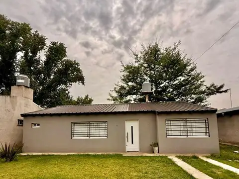 Se vende casa de 2 ambientes apta crédito hipotecario en francisco álvarez, moreno.