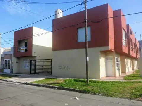 Venta duplex 3 ambientes apto credito con cochera en berazategui
