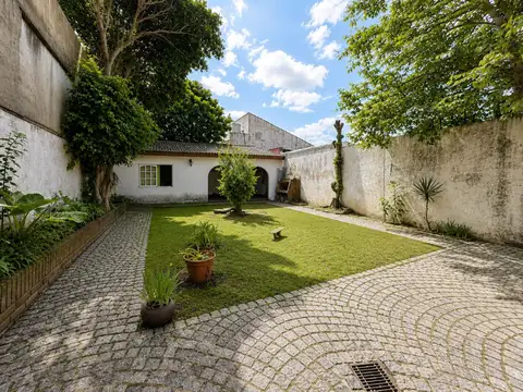 Casa 3 ambientes en venta en banfield con jardin