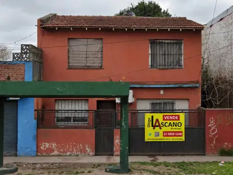 Casa con salida a dos calles en glew