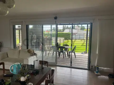 Casa en venta en villa parque sicardi, 1 dormitorio