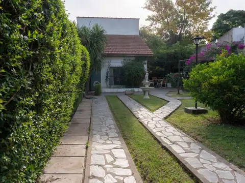Casa 1 dormitorio en venta, city bell + pileta