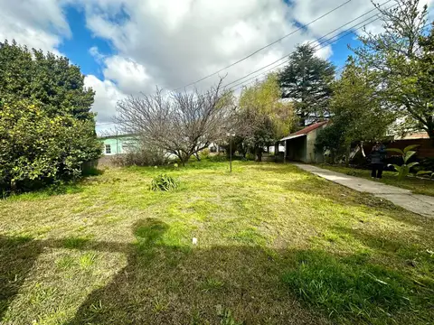 Venta de 2 lotes en block con vivienda en otamendi