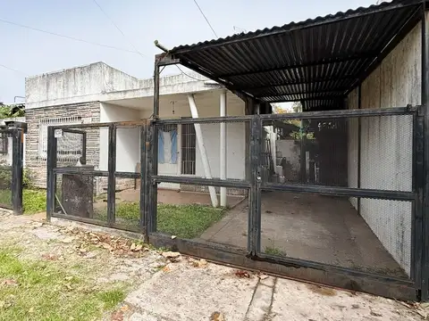 Venta casa + dos deptos hurlingham ideal inversor