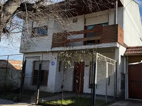 Venta casa 4 amb con quincho galpon y jardin