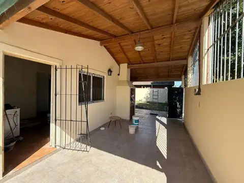 Casa en venta, pilar. 3 amb + jardín + cochera