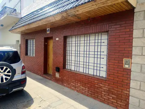 Venta casa 3 ambientes - patio - quincho- terraza - la tablada