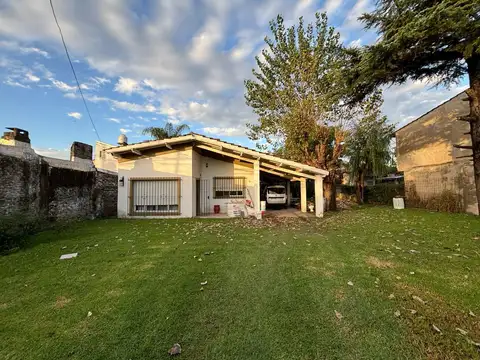 Venta casa 3 ambientes con gran parque .polvorines
