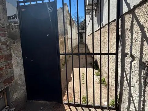 Casa americana con entrada por pasillo  ( lote propio)