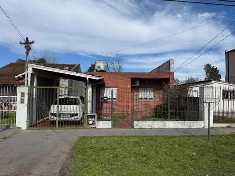 Casa en venta 3 ambientes longchamps garage jardin